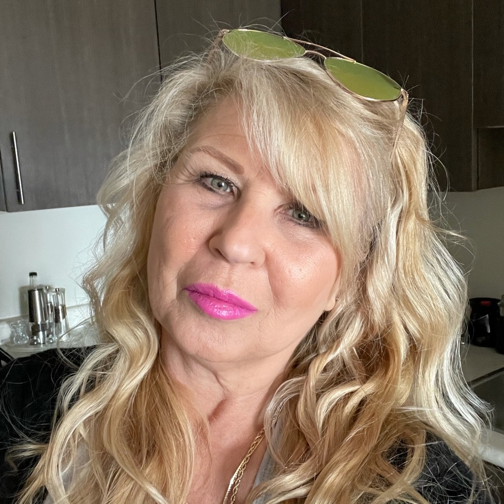 Meet your Posher, Lori